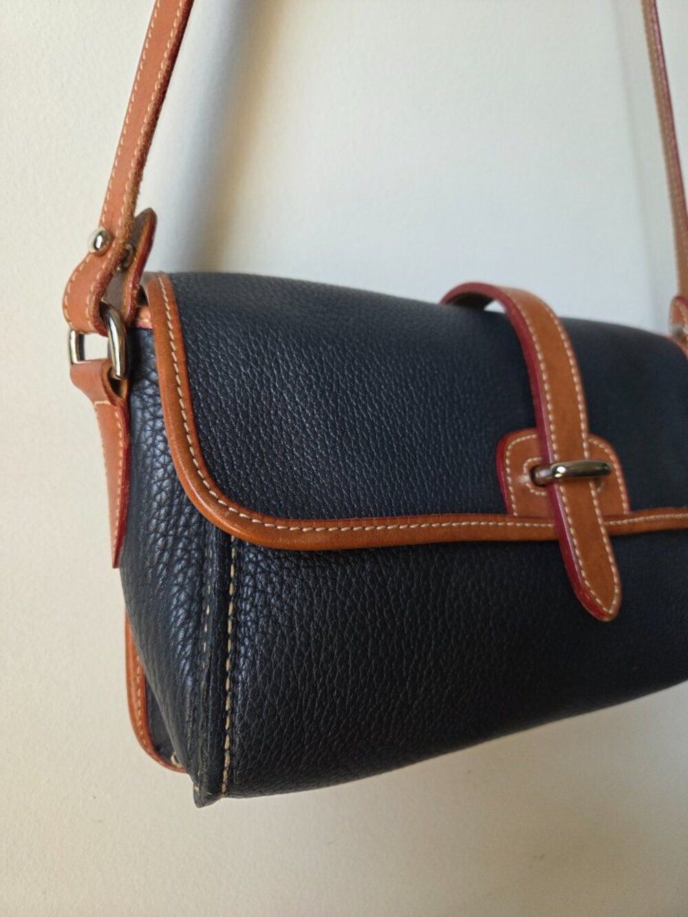 EUC DOONEY & BOURKE THICK PEBBLED GENUINE LEATHER CROSSBODY BAG - Picture 5 of 16